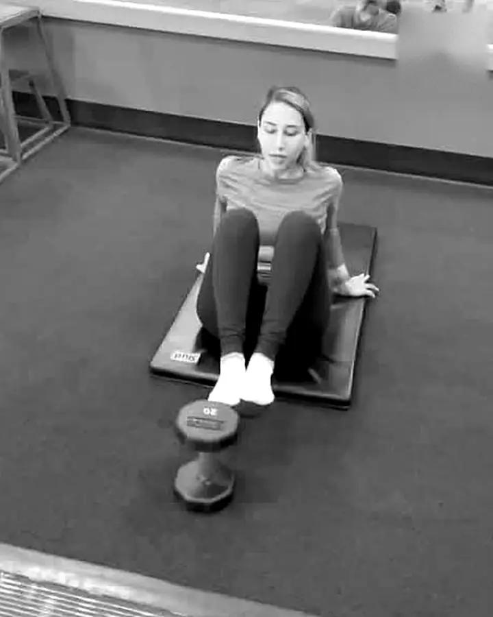 Client doing core work on a mat during a fat-loss training session